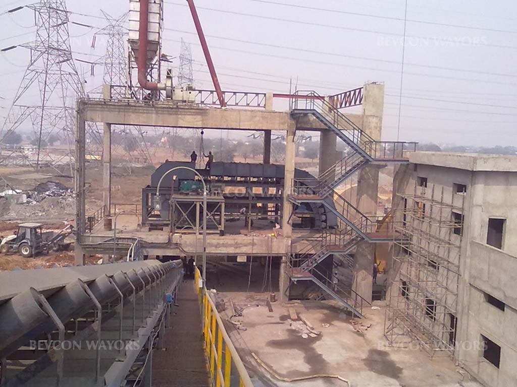 Bevcon-Steep-Angle-Conveyor-for-conveying-clinker-2
