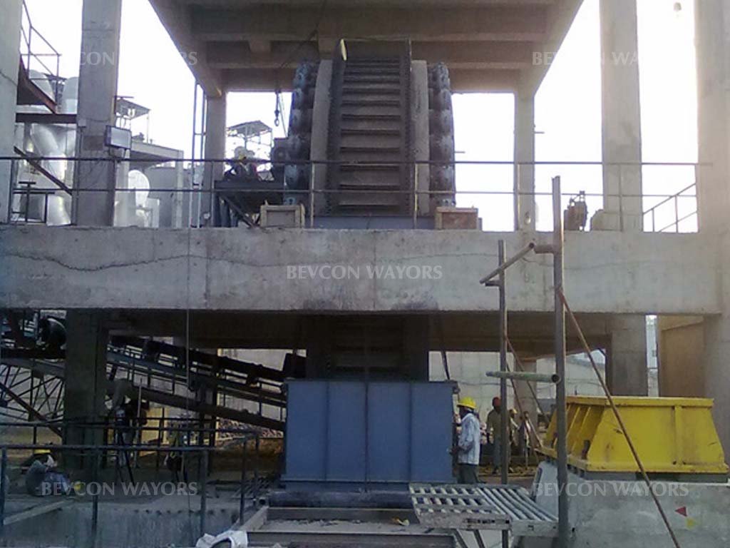 Bevcon-Steep-Angle-Conveyor-for-conveying-clinker-3