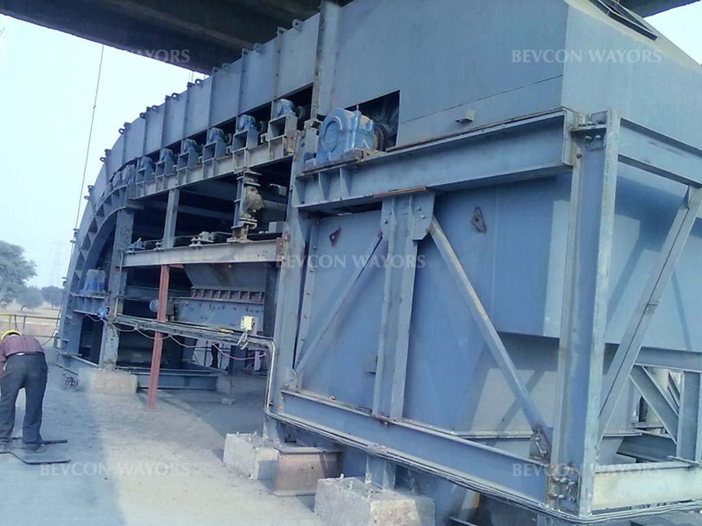 Bevcon-Steep-Angle-Conveyor-for-conveying-clinker-7